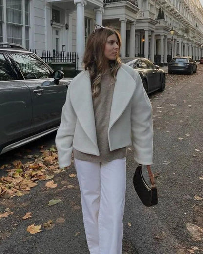 ANIRA - Verkürzte Wolljacke