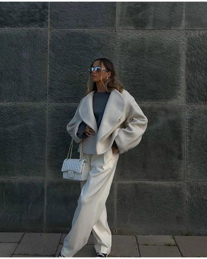 ANIRA - Verkürzte Wolljacke